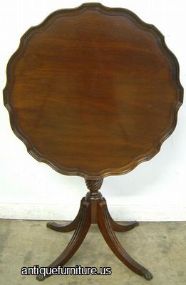 Antique Mahogany Tilt Top Pie Crust Table