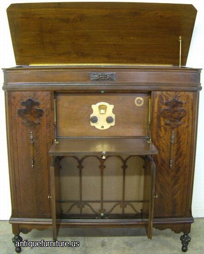 Antique Airline Radio Phonograph Interior View