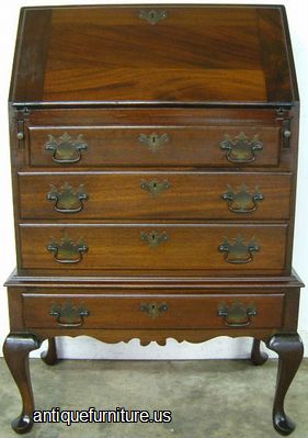 Antique Mahogany Queen Ann Desk