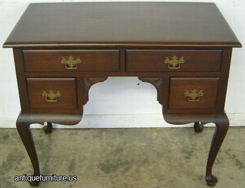 Antique Mahogany Queen Ann Lowboy Chest