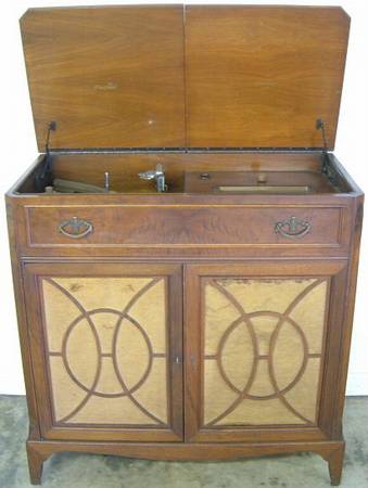 Antique Stewart Warner11 8d6 Floor Model Radio