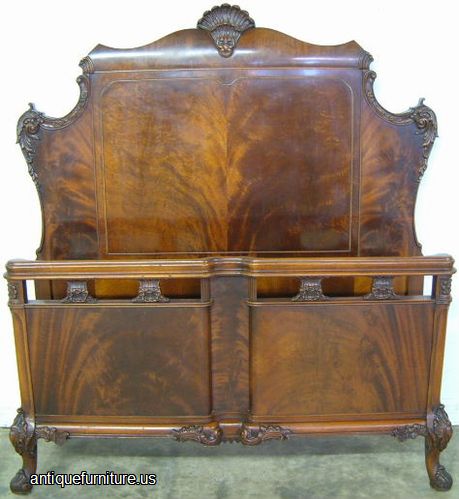 Antique Flame Mahogany Twin Bed With Shell Carving