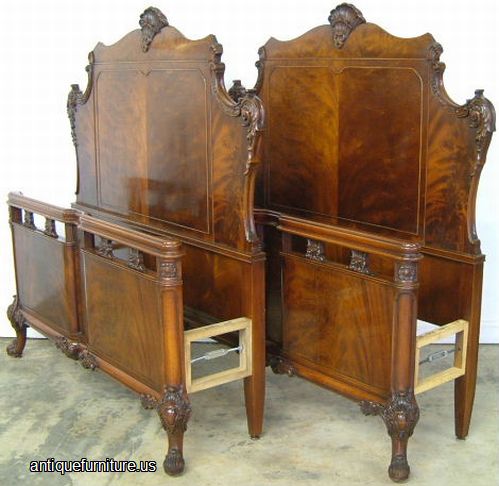 Antique Pair Of Flame Mahogany Twin Beds With Shell Carving