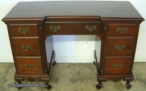 Antique Mahogany Queen Ann Vanity